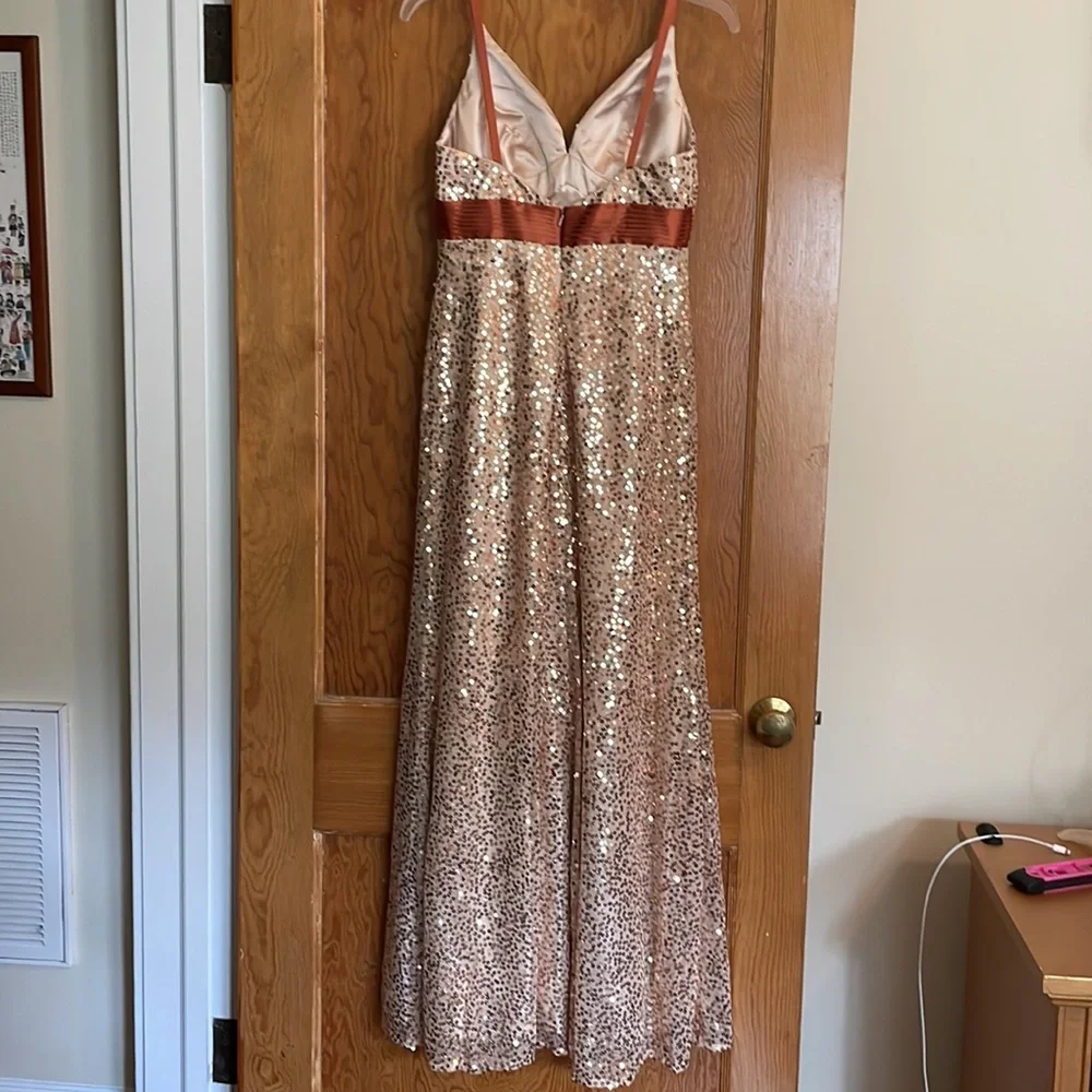 Long, sequin Autumn-colored gown! - Picture 4 of 5